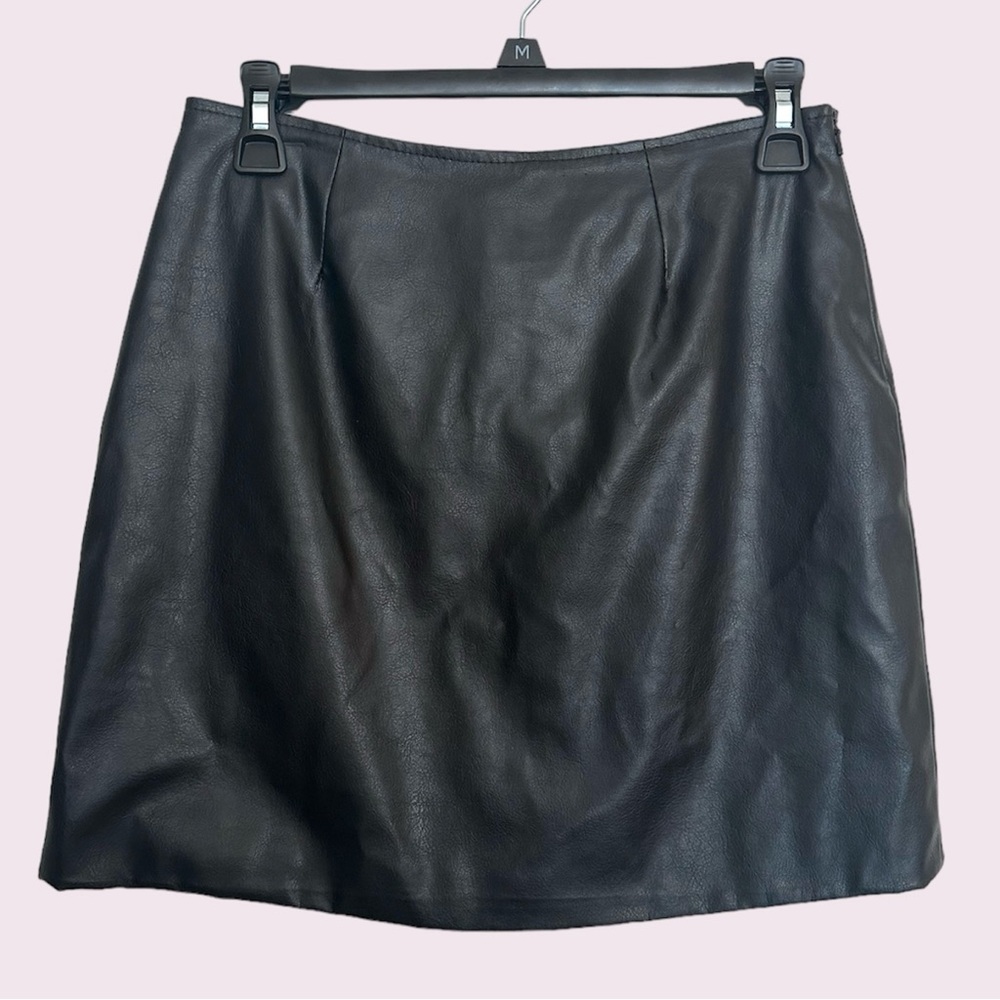Y2k vegan leather skirt